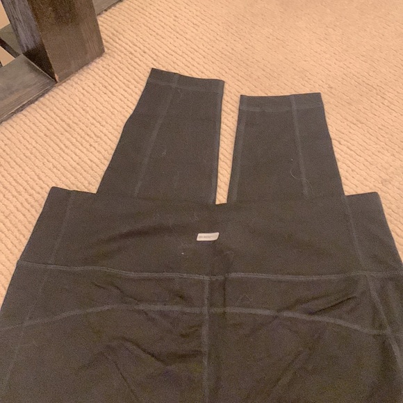 Athletic Works new black full length leggings with side pockets - Picture 4 of 5